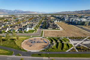 Aerial view with a mountain view