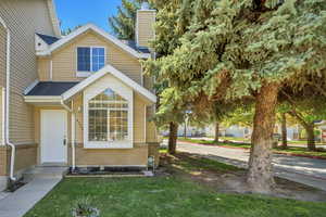 View of front of house featuring a front lawn