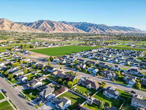 Bird's eye view with a mountain view