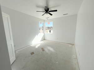 Empty room with ceiling fan