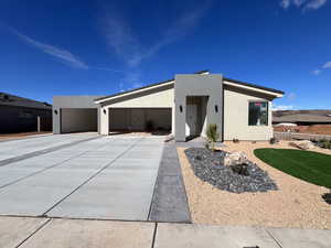 View of front of house featuring a garage