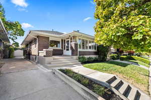 View of front of property featuring a front lawn