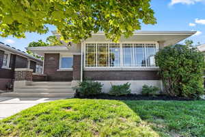 View of front of home featuring a front yard