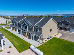 Aerial view with a mountain view