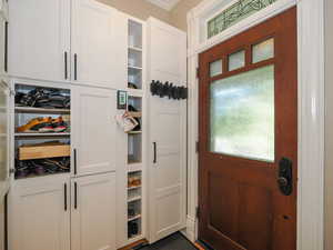 Entryway with crown molding