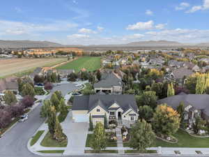 Aerial view with a mountain view