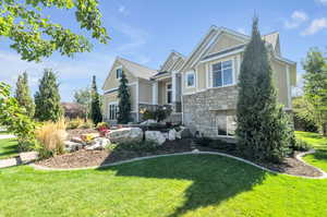 View of front of property featuring a front yard