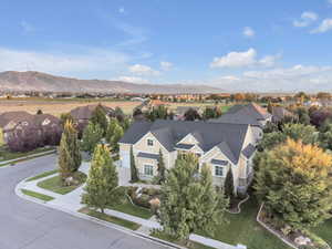 Bird's eye view with a mountain view