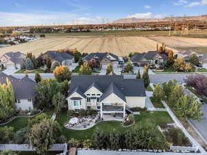 Bird's eye view featuring a mountain view