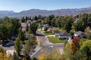 Drone / aerial view featuring a mountain view