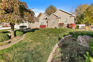 View of front facade with a front yard