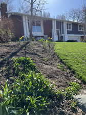 View of front of home featuring a front lawn