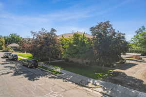 View of front facade with a front yard