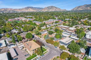 Aerial view with a mountain view