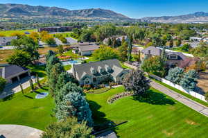 Bird's eye view with a mountain view