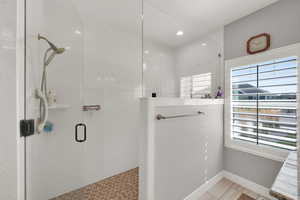 Main Bedroom ensuite w/curbless walk in shower