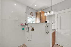 Main Bedroom ensuite w/curbless walk in shower