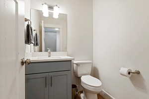 Main floor 1/2 bathroom