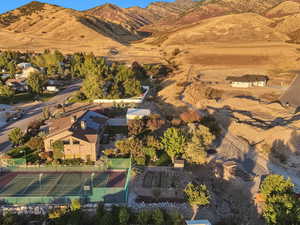 Aerial view with a mountain view