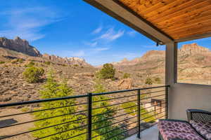 Balcony featuring a mountain view