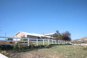 View of yard featuring a mountain view