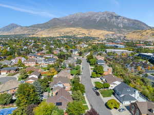 Bird's eye view featuring a mountain view