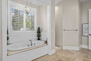 Jetted Tub/Walk-in Shower