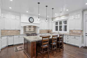 Large Island, Granite Countertop