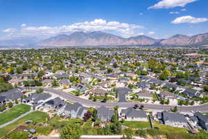 Bird's eye view with a mountain view