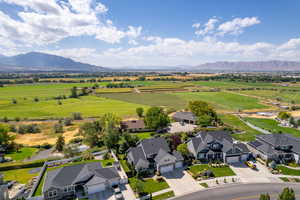 Aerial view with a mountain view