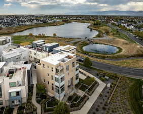 Enjoy the rooftop life framed by mountains and water. The SoDa Row luxury rooftop townhomes are a widely admired Daybreak fixture.