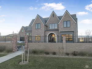 View of front facade with a front yard