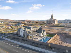 Bird's eye view featuring a mountain view