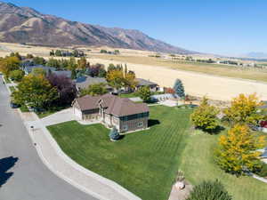 Sitting on a large 0.59-acre lot with gorgeous Mountain Views. And has NO BACKYARD NEIGHBORS!!