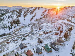 Snowy aerial view featuring a mountain view