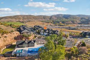 Aerial view with a mountain view