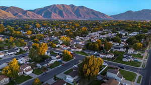 Birds eye view of property featuring a mountain view