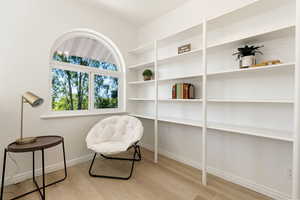 Sitting room/library/den with plenty of space for books and relaxing while you read