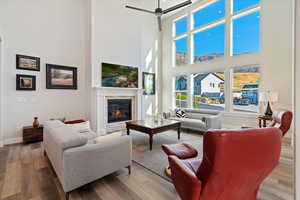 Living room with a high ceilings