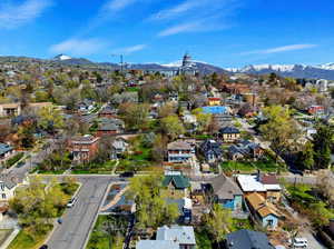 Bird's eye view with a mountain view