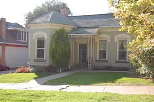 View of front of house with a front lawn