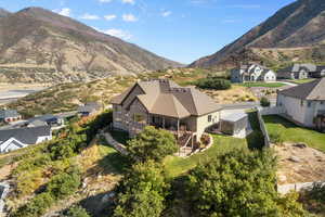 Bird's eye view with a mountain view