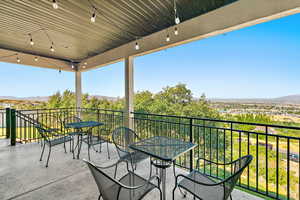 Balcony featuring a mountain view