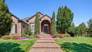 View of front of house featuring a front yard