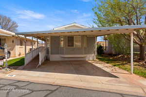 Manufactured / mobile home featuring a carport