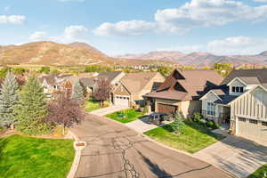 Birds eye view of property featuring a mountain view