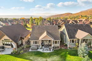 Birds eye view of property with a mountain view