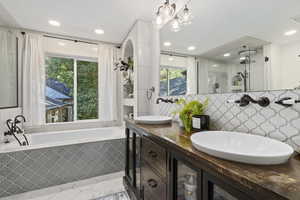 Upper Level: Master Bathroom