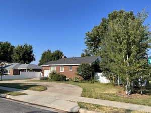 View of front of house with a front lawn