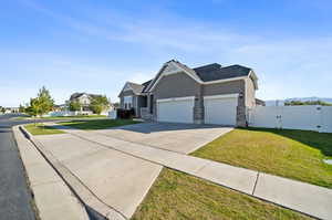 View of front of home featuring a front lawn